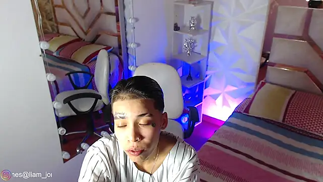 Jonesliam23 online show from April 2026 08:20:01 PM