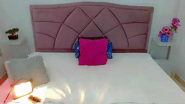 laura sweett120 online show from February 2025 04:01:02 AM