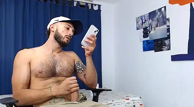 Snapshot of Sanit_Di chatting on December 2024 08:45:01 PM Sanit Di online show from December 2024 08:45:01 PM