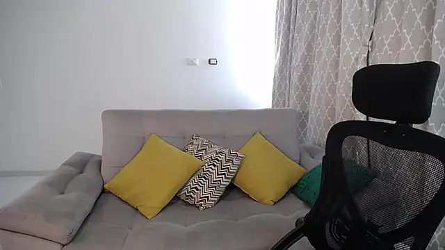 Snapshot of Liissa_cute_ chatting on February 2025 03:52:01 PM Liissa cute online show from February 2025 03:52:01 PM