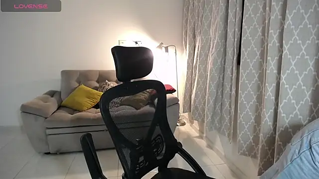 Snapshot of Liissa_cute_ chatting on February 2025 12:14:01 AM Liissa cute online show from February 2025 12:14:01 AM