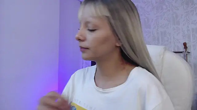 peyton golden1 online show from December 2025 03:48:01 AM