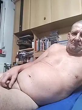 Snapshot of Lutzi1 chatting on February 2026 07:23:01 PM Lutzi1 online show from February 2026 07:23:01 PM