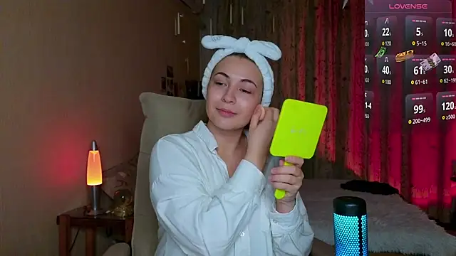 LisaCase online show from November 2025 03:04:01 PM