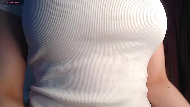 Snapshot of cosmosbaby chatting on February 2025 01:40:02 PM cosmosbaby online show from February 2025 01:40:02 PM