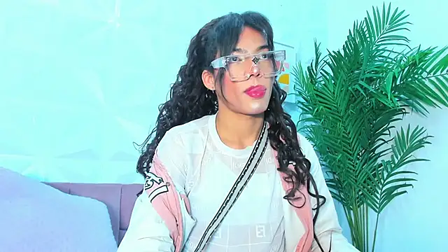Snapshot of Briyit_Doll chatting on January 2025 02:48:02 AM Briyit Doll online show from January 2025 02:48:02 AM