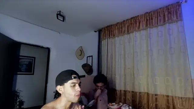 Snapshot of sweet_tippot chatting on January 2025 06:03:01 AM sweet tippot online show from January 2025 06:03:01 AM