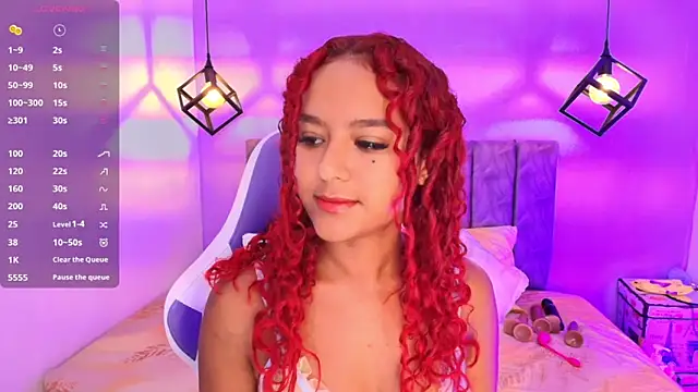 Snapshot of Sophiee_Velvet chatting on October 2025 03:23:02 PM Sophiee Velvet online show from October 2025 03:23:02 PM