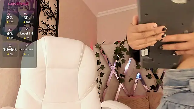 Punkys  online show from March 2025 03:06:01 PM