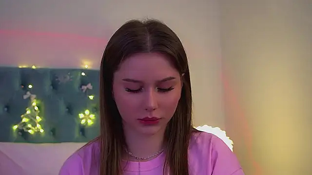 Snapshot of DianaVert chatting on December 2025 06:27:02 PM DianaVert online show from December 2025 06:27:02 PM