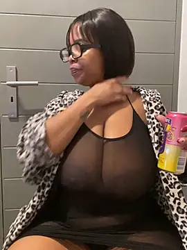 Snapshot of Saggy_areola95 chatting on June 2026 09:22:02 AM Saggy areola95 online show from June 2026 09:22:02 AM