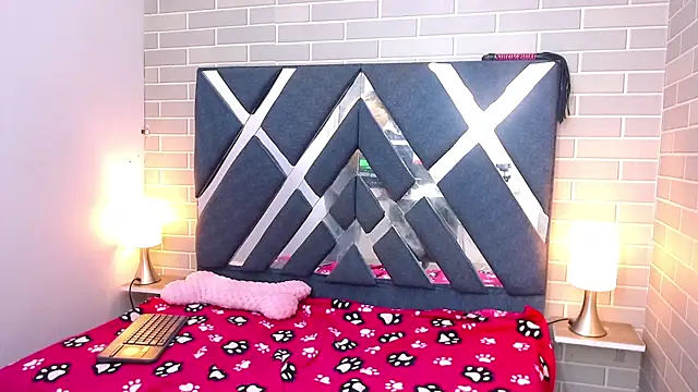 Snapshot of AndreaGil_ chatting on January 2025 12:47:02 PM AndreaGil online show from January 2025 12:47:02 PM