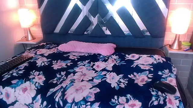 Snapshot of AndreaGil_ chatting on February 2025 06:02:01 PM AndreaGil online show from February 2025 06:02:01 PM