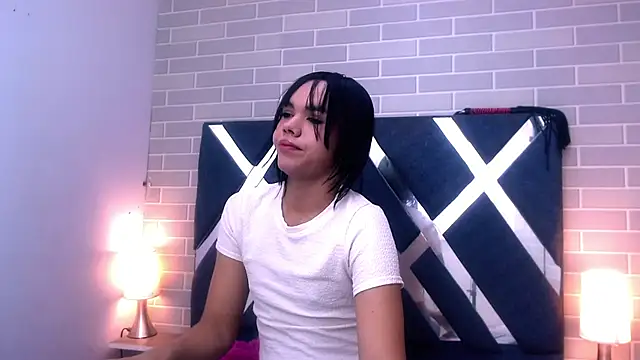 Snapshot of AndreaGil_ chatting on February 2025 11:39:02 AM AndreaGil online show from February 2025 11:39:02 AM