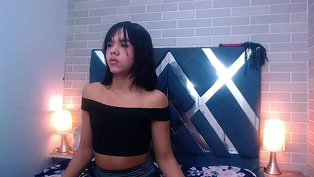 Snapshot of AndreaGil_ chatting on February 2025 01:53:02 PM AndreaGil online show from February 2025 01:53:02 PM