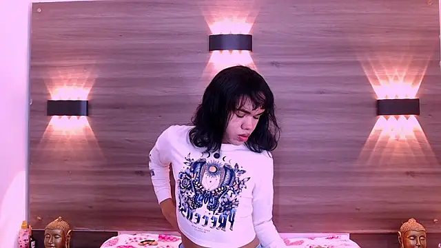 Snapshot of AndreaGil_ chatting on September 2025 03:33:01 PM AndreaGil online show from September 2025 03:33:01 PM