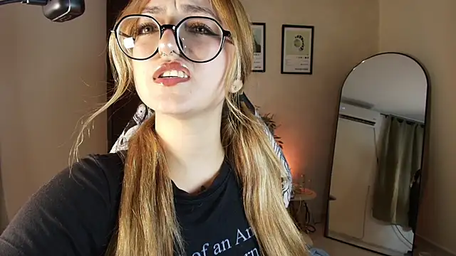 Snapshot of SweetJennaa chatting on June 2026 12:12:02 AM SweetJennaa online show from June 2026 12:12:02 AM