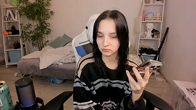 Snapshot of Viv_Player chatting on December 2024 06:24:02 PM Viv Player online show from December 2024 06:24:02 PM