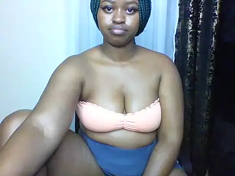 Snapshot of Candii_wet_ chatting on February 2025 11:45:01 PM Candii wet  online show from February 2025 11:45:01 PM