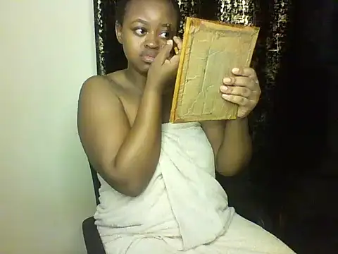 Snapshot of Candii_wet_ chatting on February 2025 12:08:01 AM Candii wet  online show from February 2025 12:08:01 AM