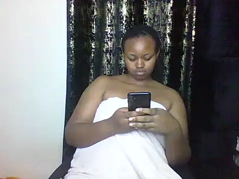 Snapshot of Candii_wet_ chatting on February 2025 12:49:02 AM Candii wet  online show from February 2025 12:49:02 AM