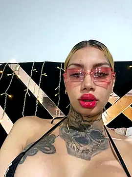 Snapshot of Zaratattoox chatting on October 2025 03:59:01 AM Zaratattoox online show from October 2025 03:59:01 AM