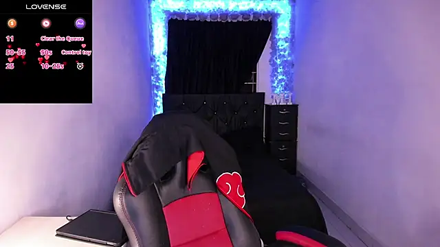 Snapshot of Mariana_Hasper_ chatting on February 2025 11:41:02 PM Mariana Hasper  online show from February 2025 11:41:02 PM