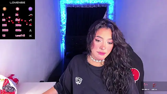 Snapshot of Mariana_Hasper_ chatting on March 2025 09:02:02 PM Mariana Hasper  online show from March 2025 09:02:02 PM