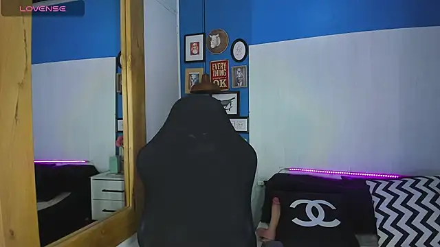 Snapshot of VladHellsing4 chatting on November 2025 01:44:02 PM VladHellsing4 online show from November 2025 01:44:02 PM