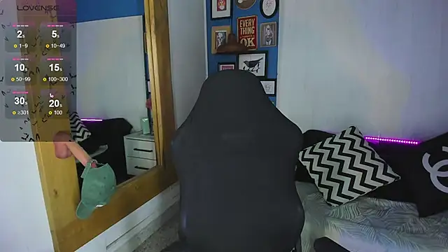 Snapshot of VladHellsing4 chatting on November 2025 02:39:01 PM VladHellsing4 online show from November 2025 02:39:01 PM