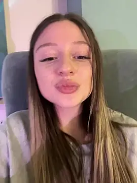 Snapshot of Kimsweet7 chatting on January 2025 06:04:02 PM Kimsweet7 online show from January 2025 06:04:02 PM