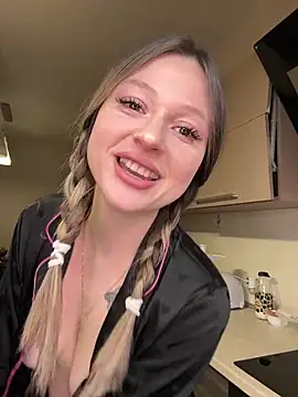 Snapshot of Kimsweet7 chatting on January 2025 06:02:01 PM Kimsweet7 online show from January 2025 06:02:01 PM