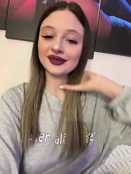 Snapshot of Kimsweet7 chatting on January 2025 05:32:01 PM Kimsweet7 online show from January 2025 05:32:01 PM