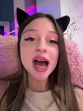 Snapshot of Kimsweet7 chatting on March 2025 08:05:01 PM Kimsweet7 online show from March 2025 08:05:01 PM