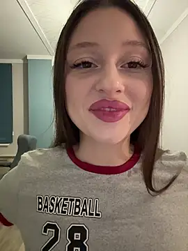 Snapshot of Kimsweet7 chatting on November 2025 06:07:01 PM Kimsweet7 online show from November 2025 06:07:01 PM