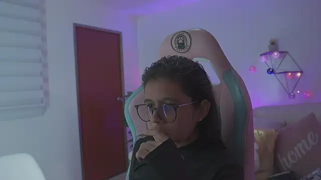 Snapshot of megan_ssmith_ chatting on November 2025 09:25:02 PM megan ssmith online show from November 2025 09:25:02 PM