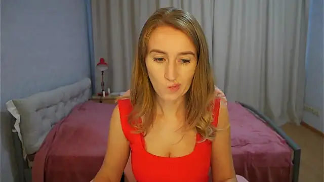 Snapshot of Sophiloren chatting on June 2026 03:54:01 PM Sophiloren online show from June 2026 03:54:01 PM