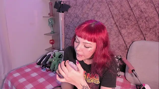 Sarah-Stoner online show from November 2025 09:36:02 PM