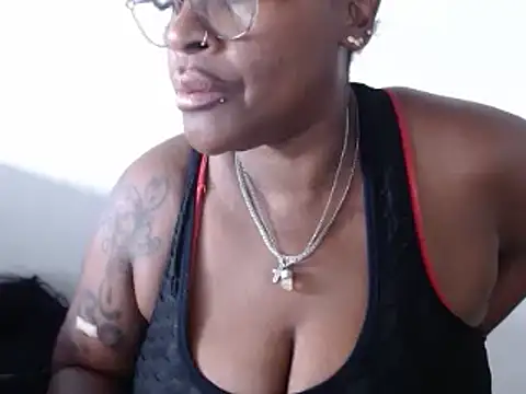 Snapshot of loretybig chatting on February 2025 07:16:02 PM loretybig online show from February 2025 07:16:02 PM