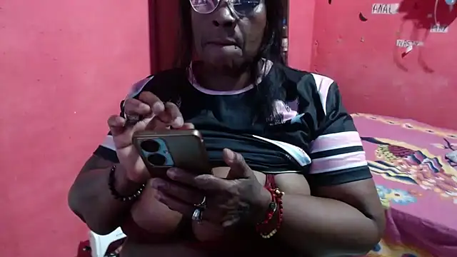 Snapshot of loretybig chatting on December 2025 02:06:02 AM loretybig online show from December 2025 02:06:02 AM