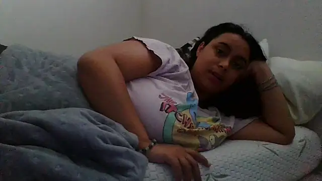 Snapshot of cinnaminnie chatting on October 2025 03:35:02 PM cinnaminnie online show from October 2025 03:35:02 PM