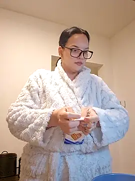 Jujuicy 97 online show from December 2025 06:46:02 PM