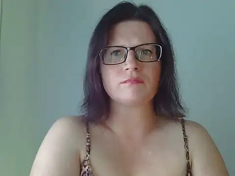 Snapshot of CrimsonMistress chatting on December 2024 01:35:01 AM CrimsonMistress online show from December 2024 01:35:01 AM