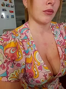 Snapshot of Cute_Hot_Alice chatting on October 2025 07:20:01 PM Cute Hot Alice online show from October 2025 07:20:01 PM