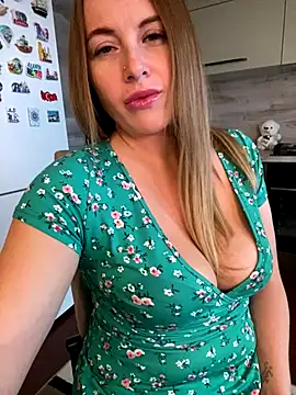 Snapshot of Cute_Hot_Alice chatting on December 2025 10:08:02 AM Cute Hot Alice online show from December 2025 10:08:02 AM