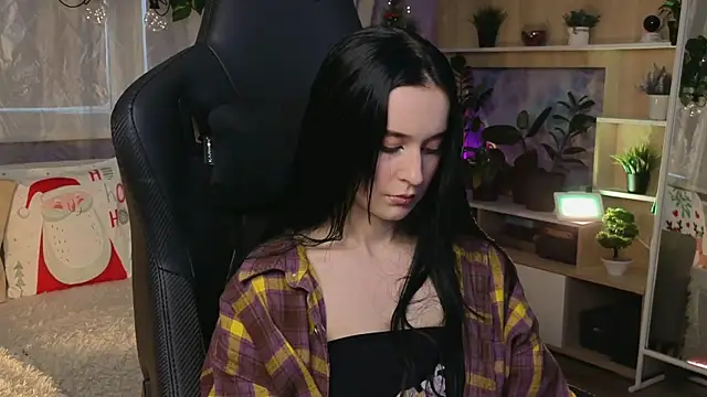 KiraLiLime online show from February 2025 12:47:01 PM