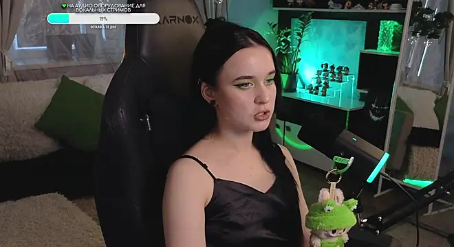 KiraLiLime online show from September 2025 02:43:02 PM