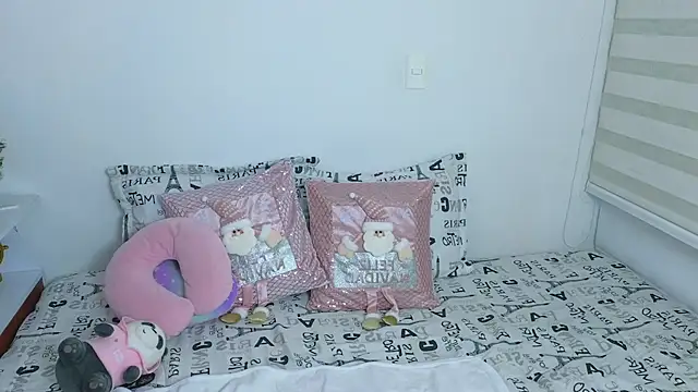 Snapshot of Lorenne_Miller chatting on December 2024 10:24:02 PM Lorenne Miller online show from December 2024 10:24:02 PM