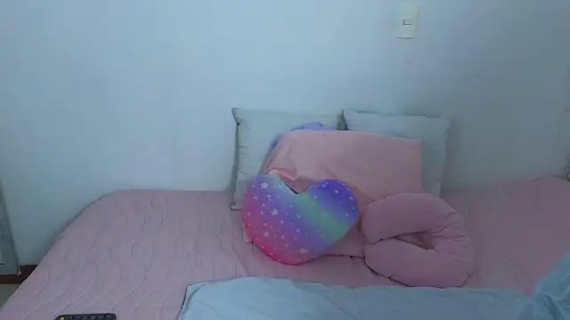 Snapshot of Lorenne_Miller chatting on January 2025 12:35:02 AM Lorenne Miller online show from January 2025 12:35:02 AM