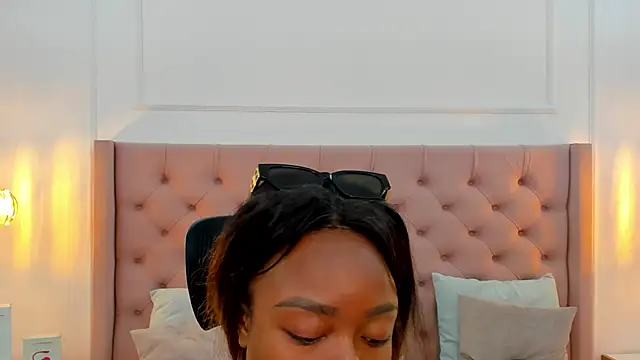 mia schwarz online show from September 2025 09:58:01 PM